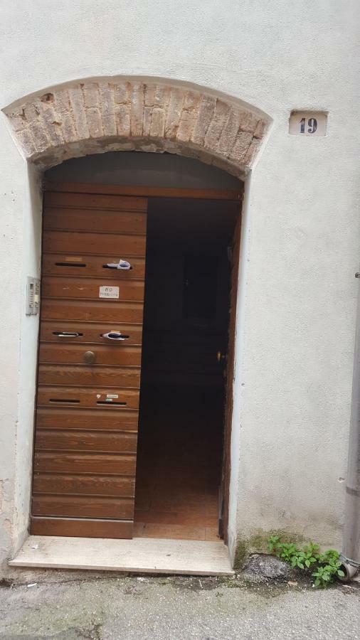 Via Della Posterna Apartment Spoleto Bagian luar foto